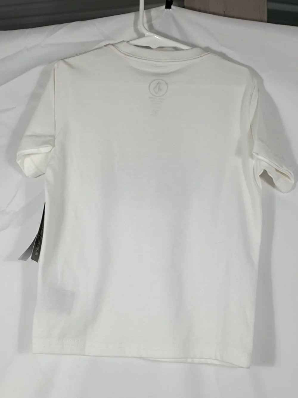 NWT Volcom Hawaii Graphic Tee Off White with Orange & Green Logo Boys Size 4T